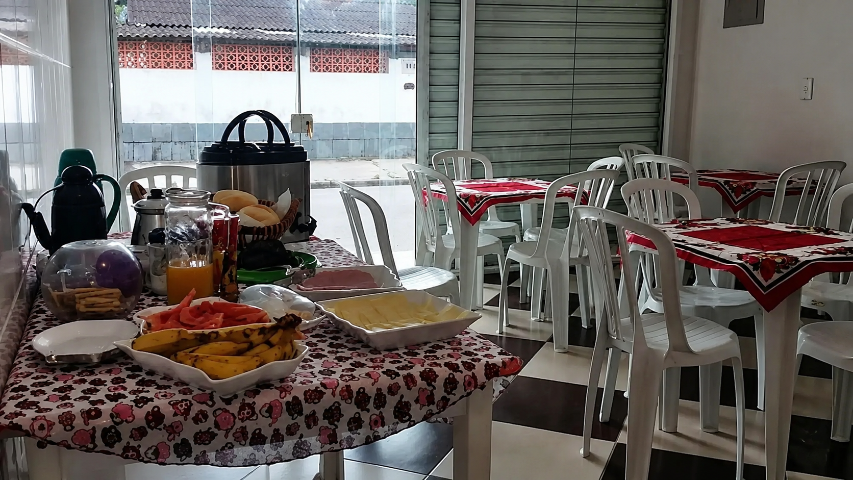Café da manhã na Pousada do Léo